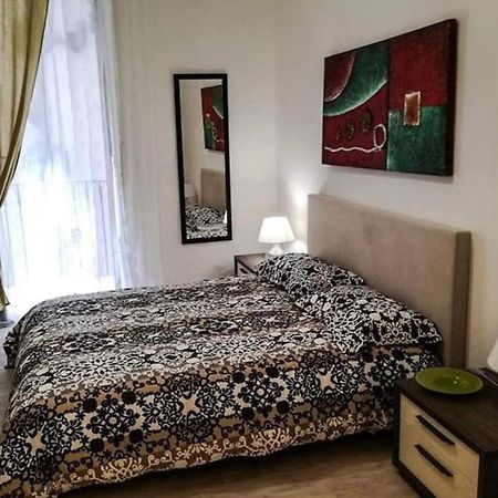 House Maximum Apartment Наполи Екстериор снимка