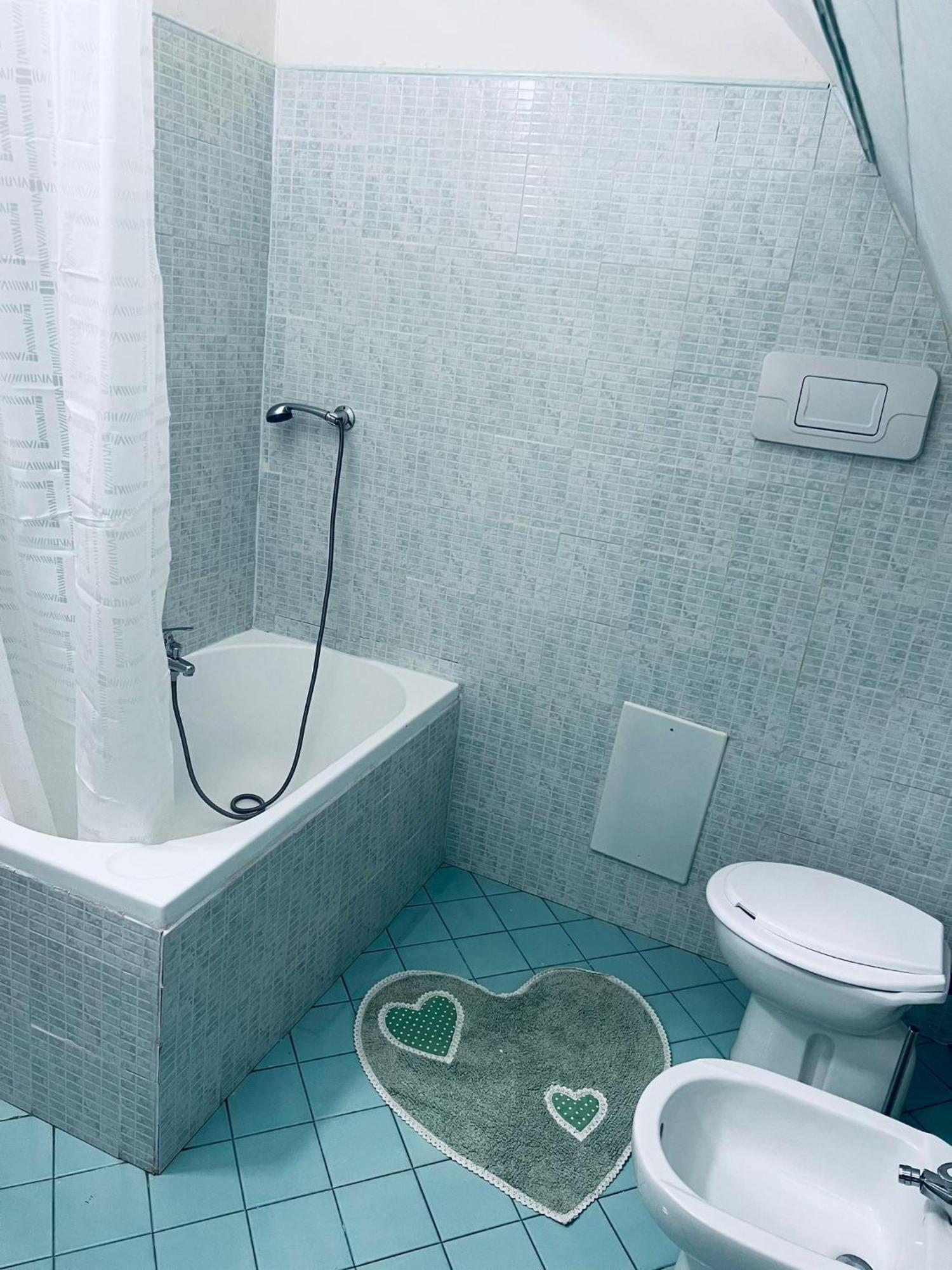 House Maximum Apartment Наполи Стая снимка